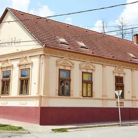Готель Sarok Vendeghaz Віллань Екстер'єр фото